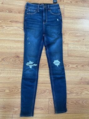 Hollister distressed skinny jean